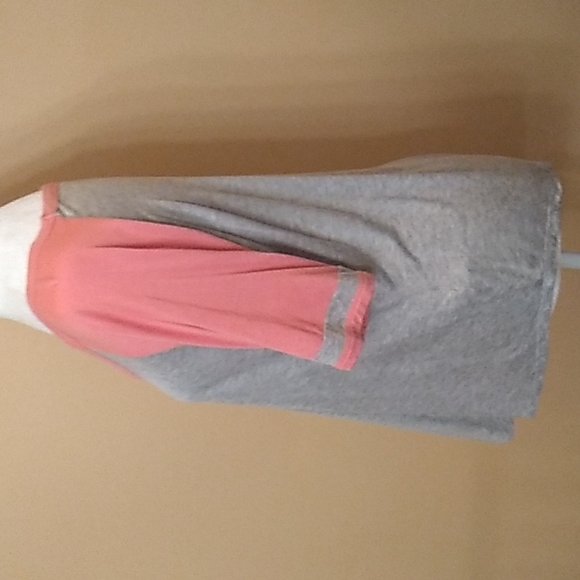 5 for $20! Grey and pink short sleeve t-shirt - Picture 3 of 6